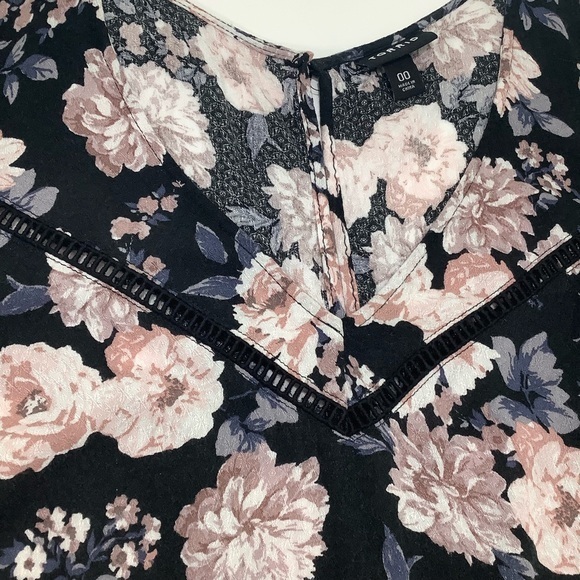 torrid 00 floral cold shoulder v neck blouse size M/L or 10 EUC - Picture 9 of 14